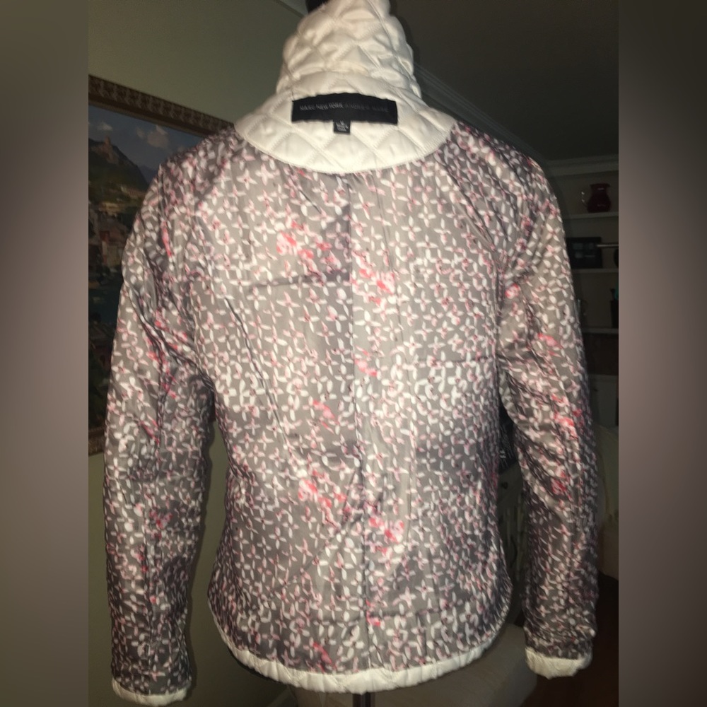 Marc New York Andrew Marc White Quilted Puffer Jacket in Size Medium. - Picture 7 of 15